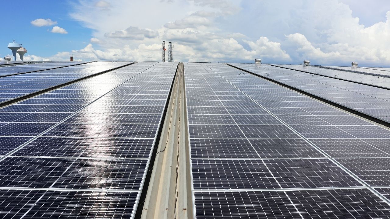 5 features schletter german flat roof ballasted system 1