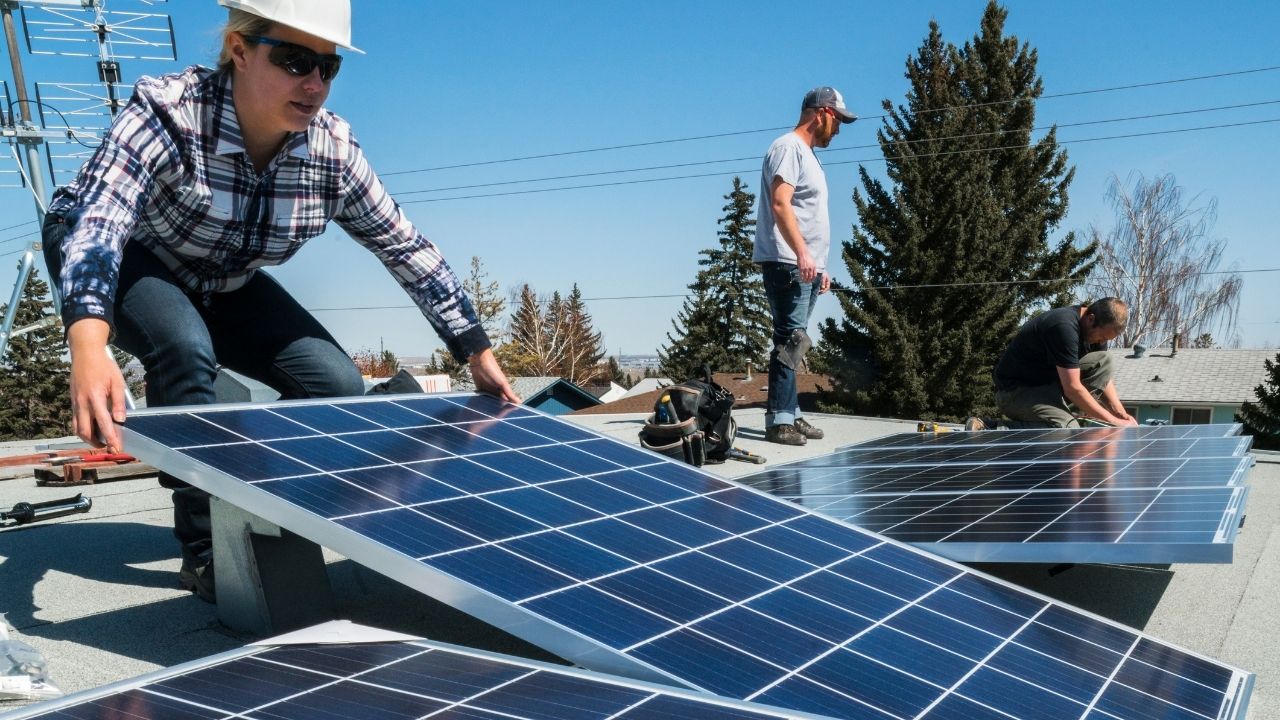 diy vs professional solar panel installation 1