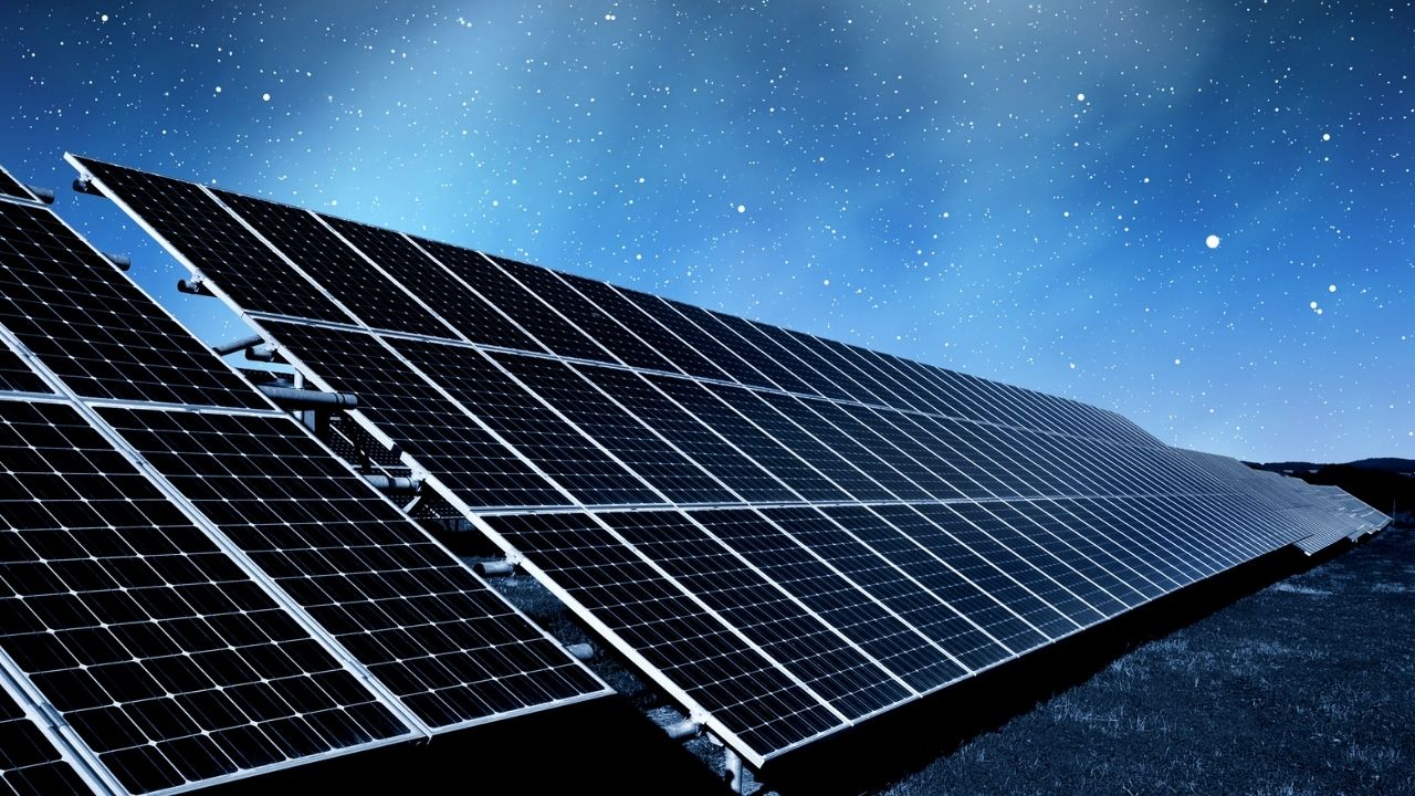 do solar panels produce energy at night 1