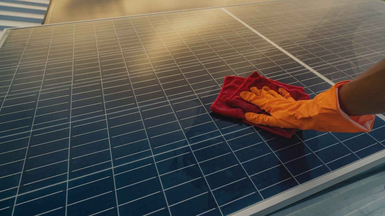 how to clean solar panels 1
