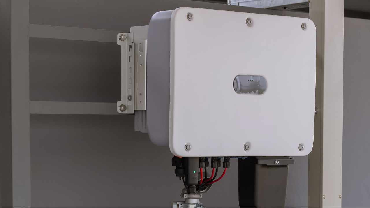 how-solar-pv-systems-work-with-battery-storage